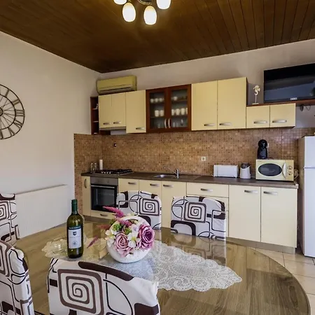 Guest house Jaksa In - Mittel-dalmatien *