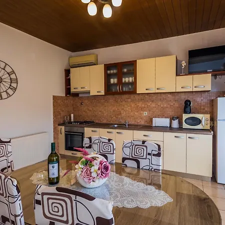 Pensionat Jaksa In - Mittel-dalmatien Marina