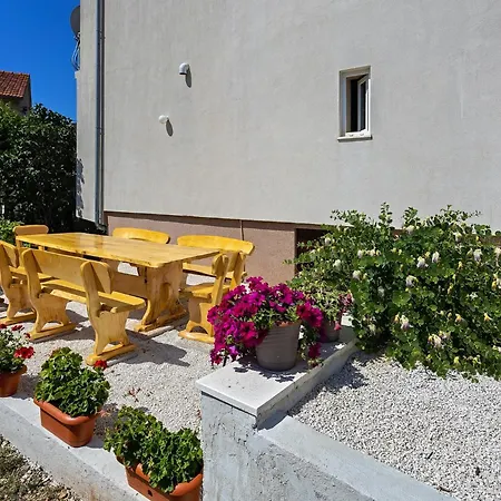 Jaksa In - Mittel-dalmatien 4* Marina