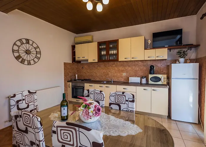 Pensionat Jaksa In - Mittel-dalmatien Marina